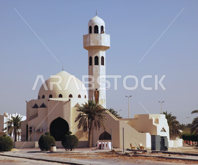 التصاميم المميزة للمساجد على الطراز الإسلامي, الفن الهندسي المعماري لمسجد في الدمام, المعالم الدينية الإسلامية في المملكة العربية السعودية, نداء المسلمين لأداء الفرائض والصلوات، مفهوم العبادة والتقرب إلى الله