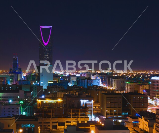 التقدم والنمو العمراني, برج المملكة المضيء ليلا في مدينة الرياض, الفن الهندسي المعماري لبناء الأبراج وناطحات السحاب, الأماكن والمعالم السياحية المشهورة في المملكة العربية السعودية, جذب واستقطاب السياح من أنحاء العالم