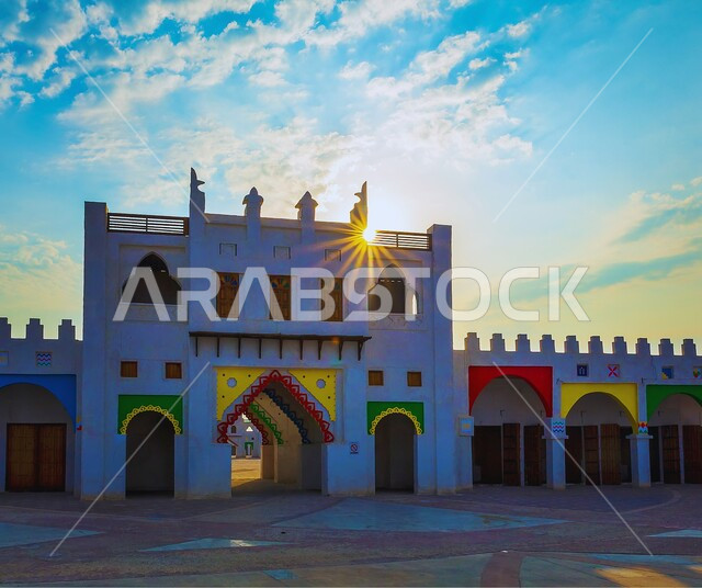 الفن الهندسي المعماري على الطراز القديم, مبنى تراثي شعبي على كورنيش الدمام, جذب واستقطاب السياح من جميع أنحاء العالم, الأماكن والمعالم الساحلية السياحية المشهورة في المملكة العربية السعودية