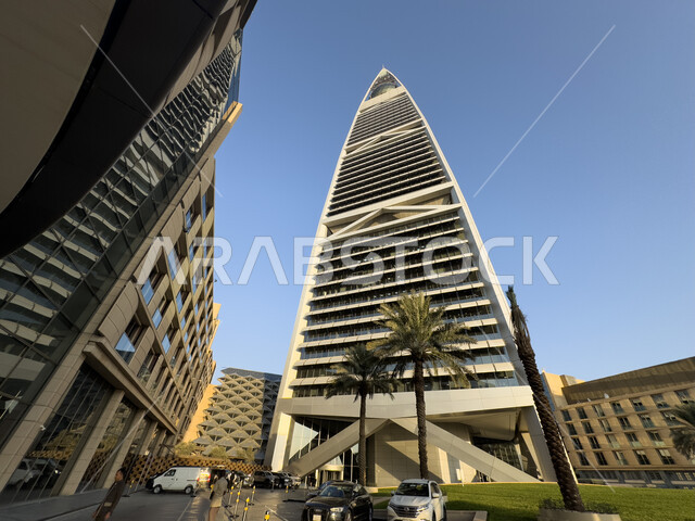 النمو والتطور العمراني على الطراز الحديث والمتطور, برج الفيصلية في مدينة الرياض، المعالم والمباني التجارية والاقتصادية المشهورة في العاصمة، الفن الهندسي المعماري للأبراج وناطحات السحاب في المملكة العربية السعودية