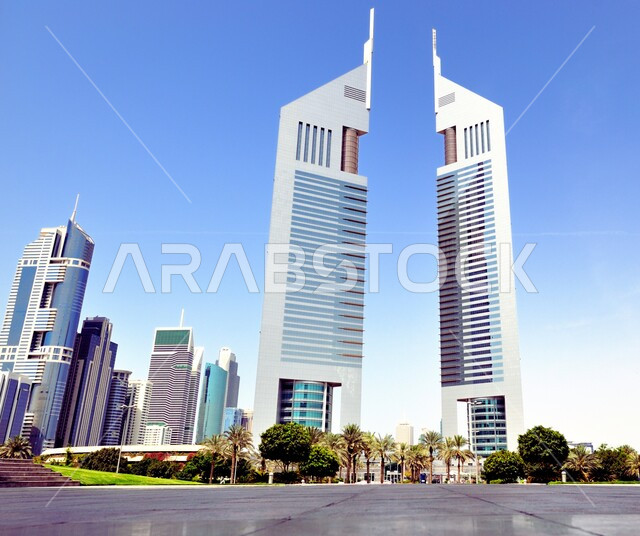 الأبراج وناطحات السحاب في الامارات العربية المتحدة، الفنون والتصاميم المعمارية الحديثة لبرجا التوأم (أبراج الديرة) في مدينة دبي، المنشآت والمباني التجارية الشاهقة، التقدم والنمو العمراني وتحسين وتطوير البنية التحتية