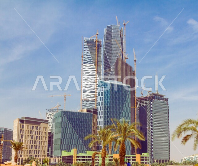 مركز الملك عبد الله المالي (كافد) في مدينة الرياض, الأماكن والمعالم السياحية المشهورة في المملكة العربية السعودية, جذب واستقطاب السياح من أنحاء العالم, التقدم والتطور العمراني, الفن الهندسي المعماري لبناء الأبراج وناطحات السحاب