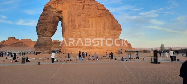 مفهوم الحضارات القديمة، المعالم التاريخية الأثرية، صورة مقربة لجبل الفيل في مدينة العلا، التكوينات والتشكيلات الصخرية في المملكة العربية السعودية، الطبيعة الصحراوية المتميزة، الأماكن والمناطق السياحية المشهورة