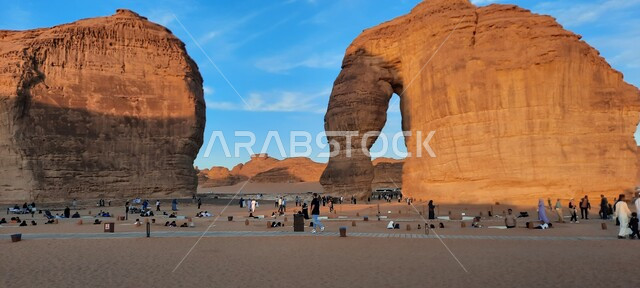 مفهوم الحضارات القديمة، المعالم التاريخية الأثرية، صورة مقربة لجبل الفيل في مدينة العلا، التكوينات والتشكيلات الصخرية في المملكة العربية السعودية، الطبيعة الصحراوية المتميزة، الأماكن والمناطق السياحية المشهورة