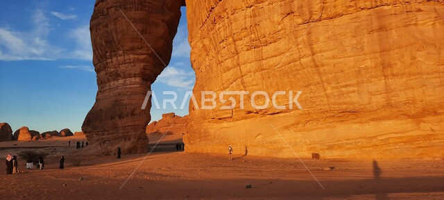 مفهوم الحضارات القديمة، المعالم التاريخية الأثرية، صورة مقربة لجبل الفيل في مدينة العلا، التكوينات والتشكيلات الصخرية في المملكة العربية السعودية، الطبيعة الصحراوية المتميزة، الأماكن والمناطق السياحية المشهورة