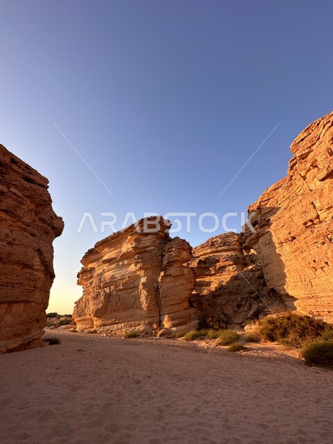 محمية الملك خالد الملكية في الرياض، التكوينات والتشكيلات الصخرية الطبيعية في المملكة العربية السعودية، المعالم التاريخية الأثرية السياحية، الجبال الصخرية في محافظة العلا، السياحة في السعودية