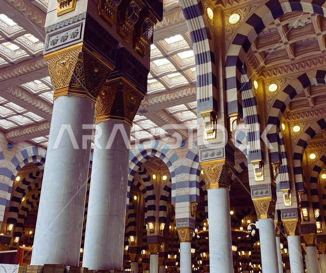 المسجد النبوي الشريف بالمدينة المنورة في المملكة العربية السعودية, الفن الهندسي المعماري والديكور الداخلي للأعمدة والأقواس على الطراز الإسلامي، أماكن و معالم دينية إسلامية مقدسة