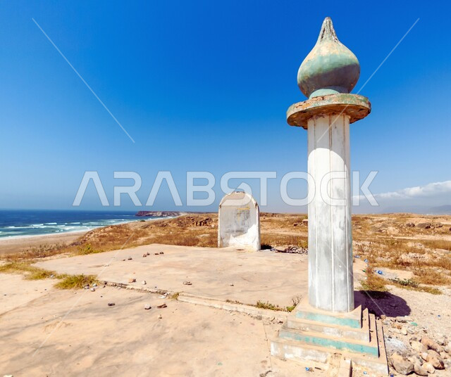 الفن الهندسي المعماري للمساجد على الطراز الإسلامي، المسجد القديم في صلالة، العبادة والتقرب إلى الله تعالى، الأماكن والمعالم الإسلامية الدينية المشهورة في سلطنة عمان، دعوة المسلمين إلى أداء الصلاة