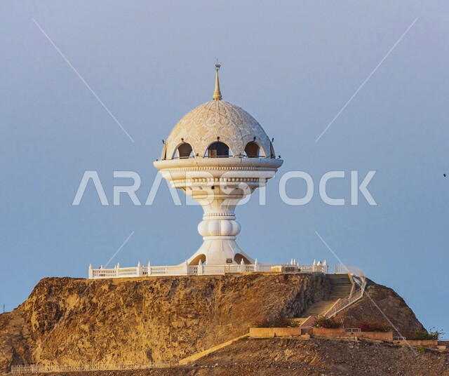 نصب ريام التذكاري في سلطنة عمان، التصميم الهندسي المعماري على الطراز القديم في المناطق الأثريه التاريخيه, المعالم والاماكن السياحيه المشهورة، جذب السياح والزوار للتعرف على تاريخ السلطنة