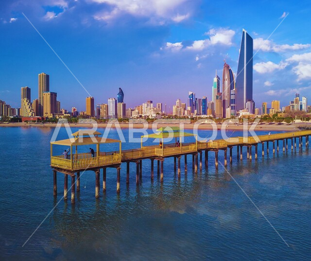الفن الهندسي المعماري الحديث للمنشآت والمباني السكنية والتجارية, الواجهة البحرية على ساحل الخليج العربي, التطور والتقدم العمراني على الطراز العصري في دولة الكويت, الأبراج وناطحات السحاب المطلة على الشاطئ، مناطق جذب السياح من شتى أنحاء العالم
