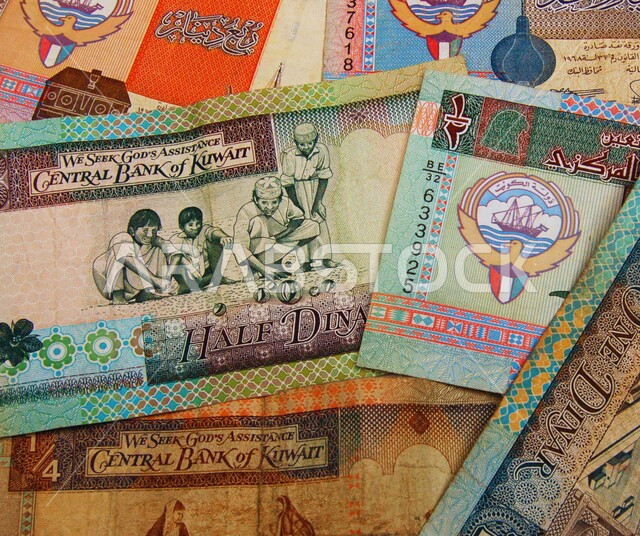 عملة الدينار في أسواق الكويت، عملات ورقية من فئات مختلفة, التمويل والاستثمار المالي، الاقتصاد الوطني الكويتي، العملة الرسمية المتداولة في البيع والشراء، مجموعة من الاوراق المالية 