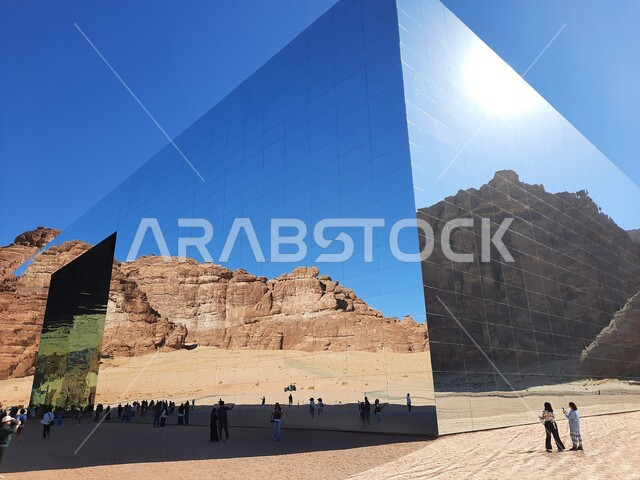 قاعة المرايا للحفلات الموسيقية وسط صحراء العلا في المملكة العربية السعودية، أكبر مبنى ضخم مصنوع من الزجاج، رحلات السفاري والأنشطة الترفيهية الممتعة في مدائن صالح، التكوينات والتشكيلات الصخرية، المعالم التاريخية السياحية، مناطق جذب و استقطاب السائحين