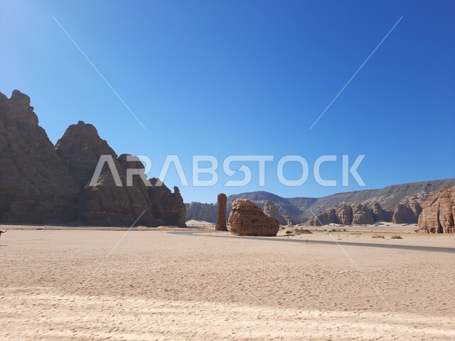 المعالم الأثرية التاريخية القديمة، التشكيلات و التكوينات الصخرية في العلا وسط صحراء السعودية، رحلات السفاري والأنشطة الترفيهية الممتعة في مدائن صالح، الأماكن السياحية في المناطق الصحراوية في المملكة