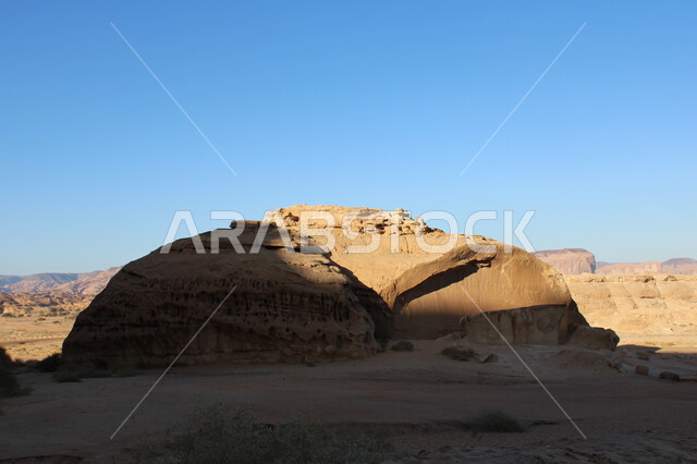 القمم والمرتفعات الجبلية والصخور, التكوينات و التشكيلات الصخرية في العلا وسط صحاري المملكة العربية السعودية، الأماكن السياحية في المناطق الصحراوية، المعالم الأثرية التاريخية التراثية القديمة في صحراء مدائن صالح