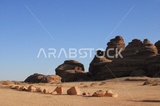 الصخور و القمم والمرتفعات الجبلية, التكوينات و التشكيلات الصخرية في العلا وسط صحاري المملكة العربية السعودية، الأماكن السياحية في المناطق الصحراوية، المعالم الأثرية التاريخية التراثية القديمة في صحراء مدائن صالح