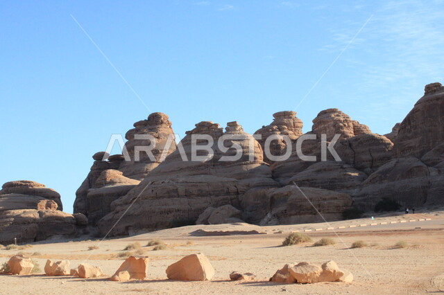 الصخور و القمم والمرتفعات الجبلية, التكوينات و التشكيلات الصخرية في العلا وسط صحاري المملكة العربية السعودية، الأماكن السياحية في المناطق الصحراوية، المعالم الأثرية التاريخية التراثية القديمة في صحراء مدائن صالح