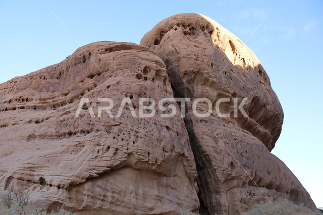 الصخور و القمم والمرتفعات الجبلية, التكوينات و التشكيلات الصخرية في العلا وسط صحاري المملكة العربية السعودية، الأماكن السياحية في المناطق الصحراوية، المعالم الأثرية التاريخية التراثية القديمة في صحراء مدائن صالح