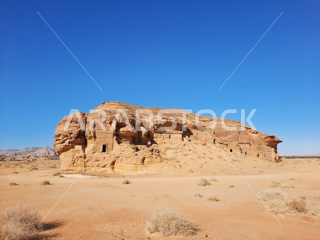 التشكيلات و التكوينات الصخرية في العلا وسط صحاري المملكة العربية السعودية، الأماكن السياحية في المناطق الصحراوية، المعالم التاريخية القديمة في مدائن صالح، الكهوف التراثية في موقع الحجر الأثري في الصحراء