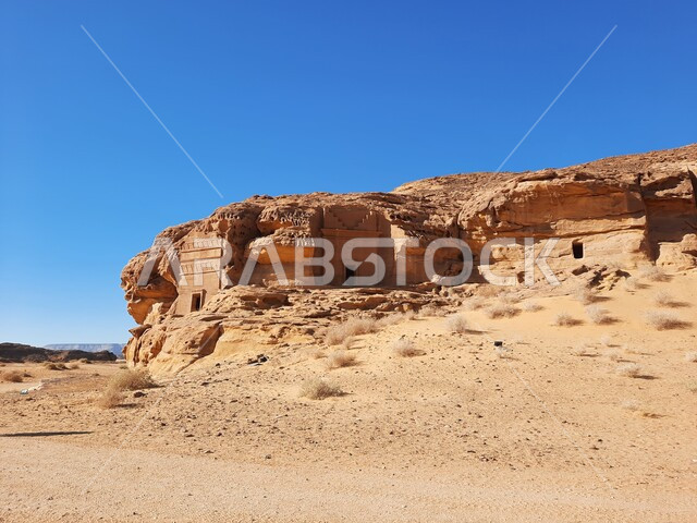 الأماكن السياحية في المناطق الصحراوية، التشكيلات و التكوينات الصخرية في العلا وسط صحاري المملكة العربية السعودية، المعالم التاريخية القديمة في مدائن صالح، الكهوف التراثية في موقع الحجر الأثري في الصحراء