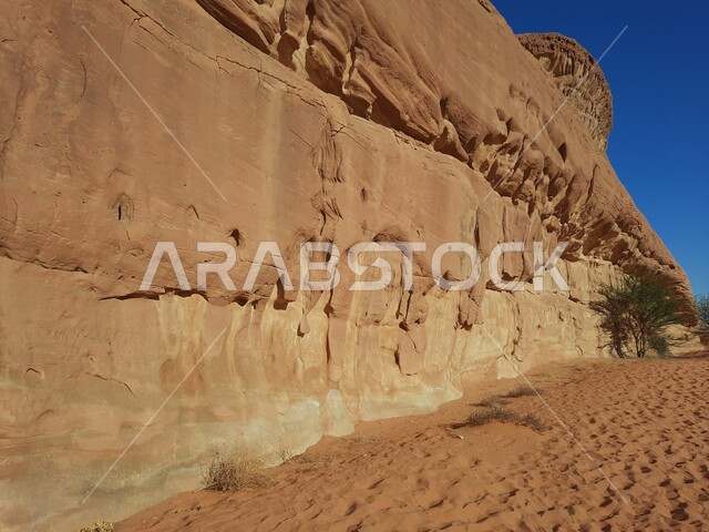 التشكيلات و التكوينات الصخرية في العلا وسط صحاري المملكة العربية السعودية، المعالم التاريخية القديمة في مدائن صالح، الأماكن السياحية في المناطق الصحراوية، الرمال الذهبية الناعمة في الصحراء