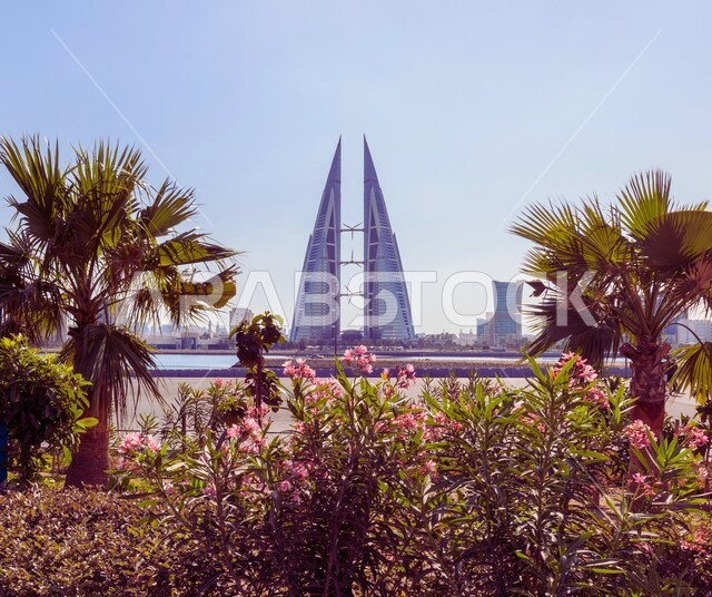 مركز البحرين التجاري العالمي، مودا مول في النهار، معالم ومباني مشهورة في المنامة، الفن الهندسي المعماري للأبراج وناطحات السحاب، الاهتمام بزراعة الأشجار والنباتات الخضراء في المدن السياحية