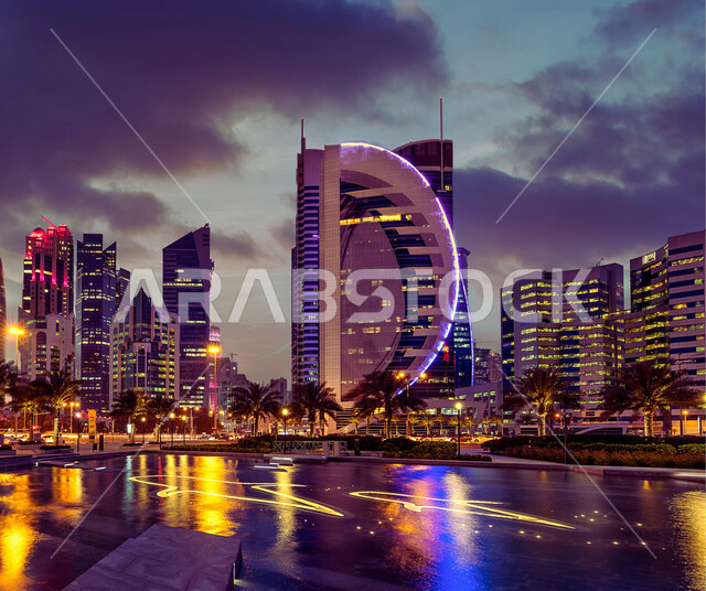 تطور المباني والمعالم الهندسية العربية في دولة قطر, الاستمتاع بالأجواء الهادئة ليلا في حديقة الشيراتون, الفن الهندسي المعماري لأبراج الدفنه المضاءة في الليل, أماكن ومناطق سياحية مشهورة في مدينة الدوحة