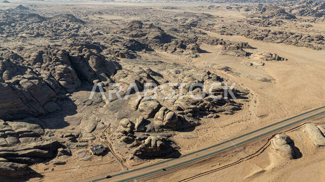 المناطق الصحراوية والكثبان الرملية في البراري، معالم اثرية تاريخية قديمة، اماكن سياحية مشهورة في المملكة العربية السعودية، المحميات الطبيعية الصحراوية، سلسلة الجبال والتكوينات والتشكلات الصخرية في منطقة تبوك
