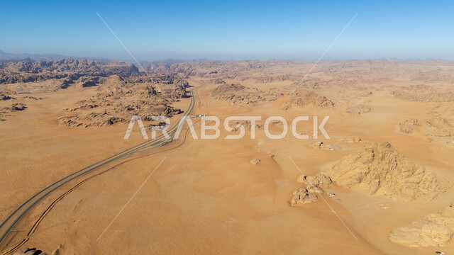 المناطق الصحراوية والكثبان الرملية في البراري، معالم اثرية تاريخية قديمة، اماكن سياحية مشهورة في المملكة العربية السعودية، المحميات الطبيعية الصحراوية، سلسلة الجبال والتكوينات والتشكلات الصخرية في منطقة تبوك