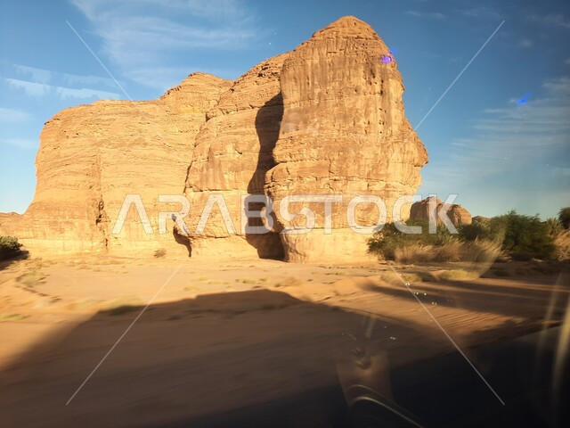 التشكيلات و التكوينات الصخرية في العلا وسط صحاري المملكة العربية السعودية، المعالم التاريخية القديمة في مدائن صالح، الأماكن السياحية في المناطق الصحراوية، الرمال الذهبية الناعمة في الصحراء