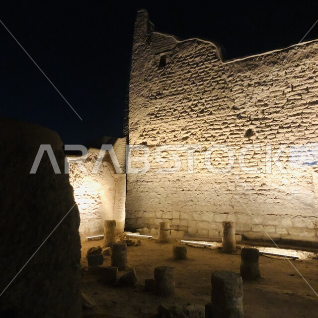 المباني والبيوت الأثرية الطينية في الدرعية، الفن الهندسي المعماري على الطراز القديم لأسوار قصر سلوى في حي البجيري، أماكن ومعالم سياحية شعبية تراثية لجذب السائحين إلى المملكة العربية السعودية، أسوار وحصون تاريخية قديمة في مدينة الرياض