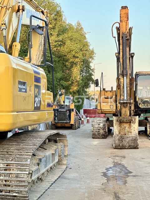 مفهوم الهندسة المعمارية والإنشاءات، الاعتماد على الآلات والمعدات الثقيلة في أعمال البناء، مهن ووظائف هندسية صناعية في المملكة العربية السعودية، تحسين البنية التحتية لإقامة المباني والمشاريع الحديثة، مشروع الرياض الخضراء