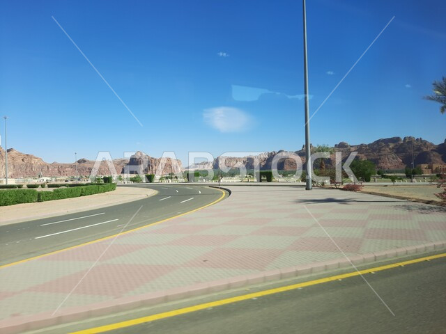 منتزه العلا الشتوي، الطرقات والشوارع الاسفلتية المعبدة في الصحراء، التشكيلات و التكوينات الصخرية وسط صحاري المملكة العربية السعودية، المعالم التاريخية القديمة في مدائن صالح، الأماكن السياحية في المناطق الصحراوية