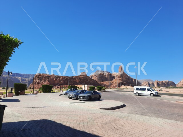 منتزه العلا الشتوي، الطرقات والشوارع الاسفلتية المعبدة في الصحراء، التشكيلات و التكوينات الصخرية وسط صحاري المملكة العربية السعودية، المعالم التاريخية القديمة في مدائن صالح، الأماكن السياحية في المناطق الصحراوية