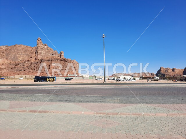 منتزه العلا الشتوي، الطرقات والشوارع الاسفلتية المعبدة في الصحراء، التشكيلات و التكوينات الصخرية وسط صحاري المملكة العربية السعودية، المعالم التاريخية القديمة في مدائن صالح، الأماكن السياحية في المناطق الصحراوية