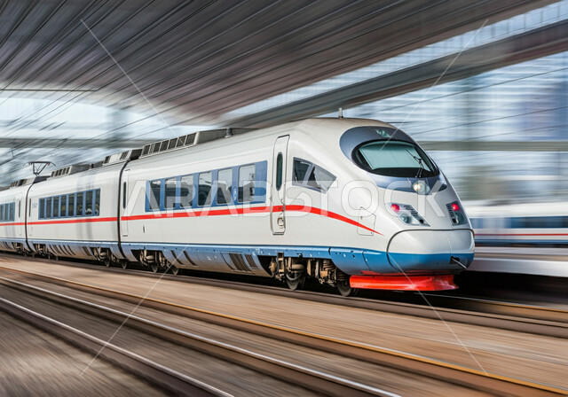 توفير خدمات التنقل الآمن, تقدم وتطور وسائل النقل والمواصلات البرية, مترو يسير على السكة الحديدية في النفق, مفهوم تسهيل الحركة المرورية, قطار سريع في المملكة العربية السعودية