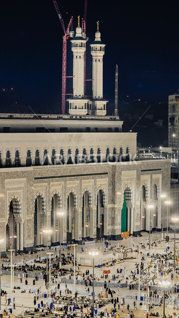 Performing Hajj and Umrah rituals, holy Islamic religious places and landmarks in the Kingdom of Saudi Arabia, worship and drawing closer to God Almighty, pilgrims to the House of God in the courtyards of the Grand Mosque in Mecca, the Holy Kaaba in Mecca, the destination of Muslims from all over the world