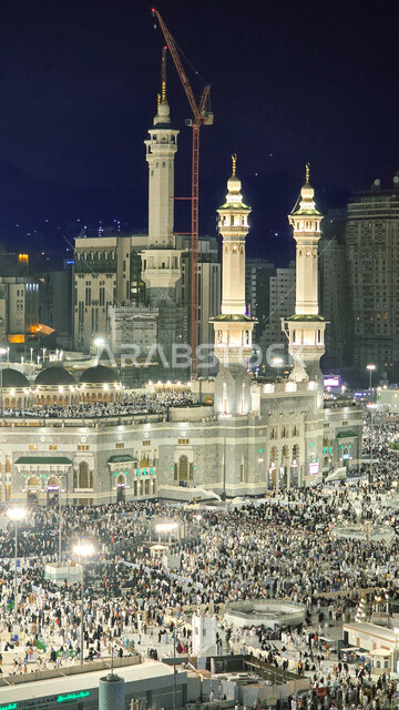  أداء مناسك الحج والعمرة, الأماكن والمعالم الدينية الإسلامية المقدسة في المملكة العربية السعودية, العبادة والتقرب إلى الله تعالى، حجاج بيت الله الحرام في ساحات الحرم المكي الشريف، الكعبة المشرفة بمكة المكرمة, مقصد المسلمين من أنحاء العالم