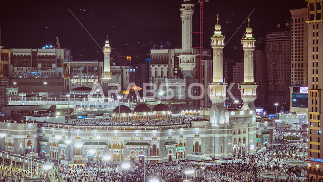Performing Hajj and Umrah rituals, holy Islamic religious places and landmarks in the Kingdom of Saudi Arabia, worship and drawing closer to God Almighty, pilgrims to the House of God in the courtyards of the Grand Mosque in Mecca, the Holy Kaaba in Mecca, the destination of Muslims from all over the world