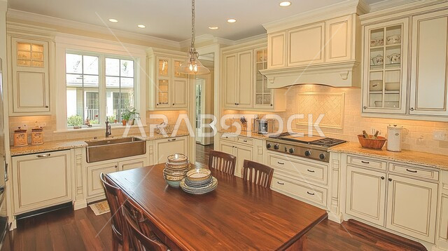 تصميم داخلي حديث لمطبخ معاصر، شقق وفلل سكنية على الطراز الحديث, ديكور وأثاث منزلي أنيق, تصاميم عصرية حديثة, الديكورات الفاخرة للمطابخ في المملكة العربية السعودية