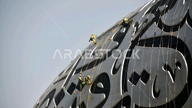 التصاميم والديكورات المتميزة، صورة مقربة لمتحف المستقبل في إمارة دبي، الأماكن والمعالم السياحية المشهورة في الإمارات العربية المتحدة، الفن الهندسي المعماري للأبراج وناطحات السحاب على الطراز الحديث، رؤية مستقبلية إماراتية