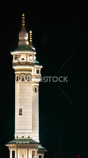 مقصد المسلمين من كل أنحاء العالم لأداء مناسك الحج والعمرة، الفن الهندسي المعماري الخارجي لبيت الله الحرام في مكة المكرمة، أماكن ومناطق روحانية إسلامية مقدسة في المملكة العربية السعودية، مأذنة الحرم المكي الشريف، العبادة والتقرب إلى رب العالمين