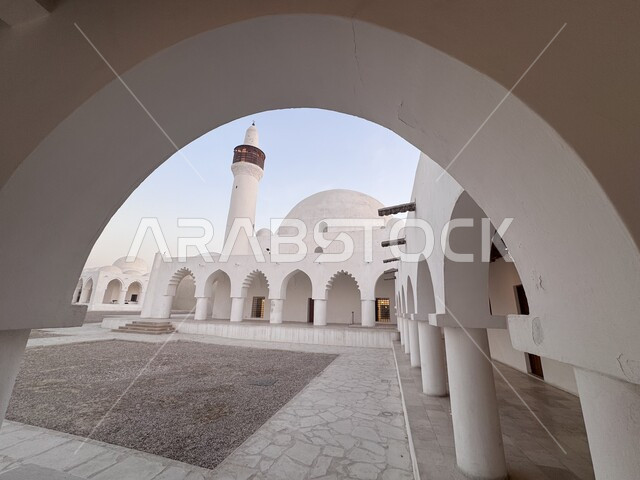 المعالم الأثرية التاريخية القديمة, الأماكن السياحية التراثية المشهورة في المملكة العربية السعودية, قصر إبراهيم الأثري في منطقة الأحساء نهارا, الفن الهندسي المعماري على الطراز القديم للقصور