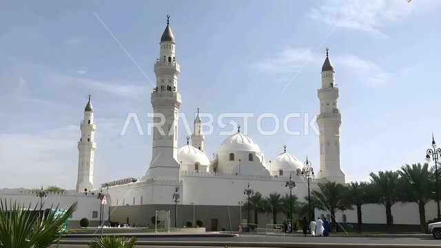 مسجد قباء في المدينة المنورة، الفن الهندسي المعماري والديكورات الاسلامية على الطراز الحديث, معالم وأماكن دينية مقدسة في المملكة العربية السعودية، نداء المسلمين لأداء الصلاة والتقرب إلى الله تعالى
