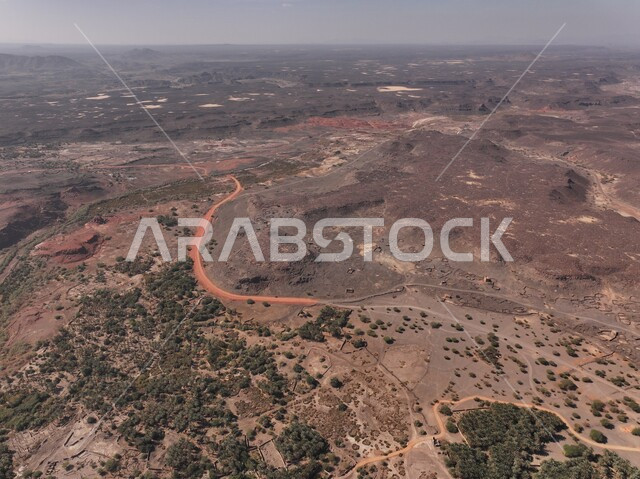 مناطق قديمة مشهورة، الحصون والقلاع التراثية، حصن خيبر بالمملكة العربية السعودية، الطبيعة الصخرية الخضراء في مطل الروان في المدينة المنورة، القمم و المرتفعات الجبلية