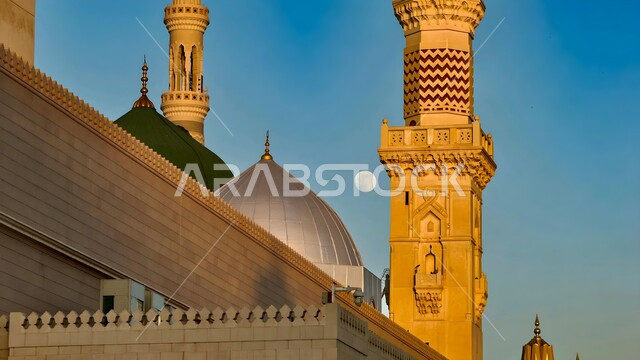 القبة الخضراء في المسجد النبوي الشريف في المدينة المنورة في المملكة العربية السعودية، العبادة والتقرب الى الله، الفن الهندسي المعماري للمآذن، التصاميم والديكورات الداخلية على الطراز الإسلامي والمظلات الإلكترونية، أماكن دينية إسلامية مقدسة