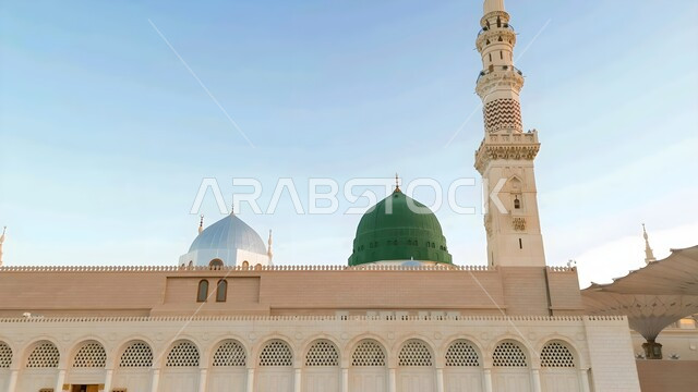 أماكن دينية إسلامية مقدسة، القبة الخضراء في المسجد النبوي الشريف في المدينة المنورة في المملكة العربية السعودية، العبادة والتقرب الى الله، الفن الهندسي المعماري للمآذن، التصاميم والديكورات الداخلية على الطراز الإسلامي والمظلات الإلكترونية