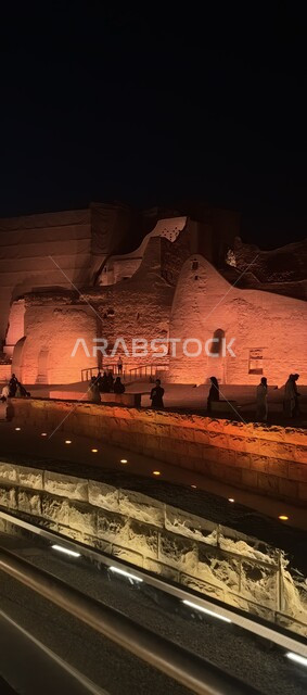  أسوار قصر سلوى في الدرعية القديمة, احتفالات ومهرجانات في الرياض في المملكة العربية السعودية, مطل ومنتزه البجيري المضاء في حي الطريف في الليل، اماكن ومعالم سياحيه تراثية مشهوره