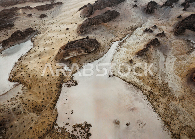  التكوينات الصخرية في محافظة العلا، صورة جوية لقاع الصنيع في محمية شرعان الطبيعية، المناطق الصحراوية والجبال والمرتفعات، اماكن سياحية مشهورة في الصحراء في المملكة العربية السعودية، المحميات الطبيعية الصحراوية