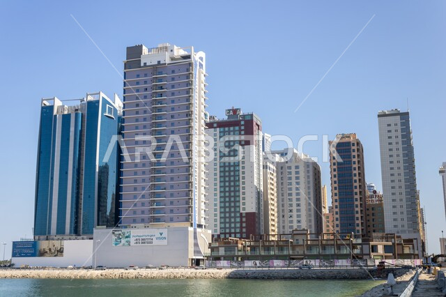 الفنادق السياحية والمجمعات السكنية المطلة على البحر في منطقة الفاتح في المنامة، التطور والتقدم العمراني البحريني, معالم وأماكن السياحة المشهورة, الهندسة الفنية المعمارية للأبراج وناطحات السحاب في البحرين
