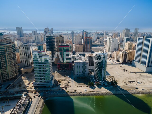 الأماكن والمعالم السياحية المشهورة في النهار, التطور والتقدم العمراني في البحرين، مركز عيسى الثقافي، الفن الهندسي المعماري لمبنى مسجد الفاتح الكبير في المنامة, قصر القضيبية الرئاسي في العاصمة البحرينية